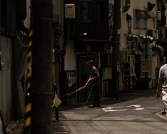 昼間の小路