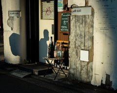 いつもは見かけぬ店先の瓶