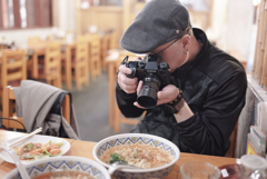 りゅうちゃん、担々麺を撮る