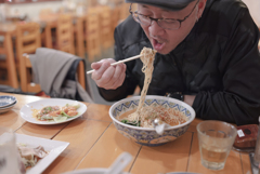りゅうちゃん、そして担々麺を食べる