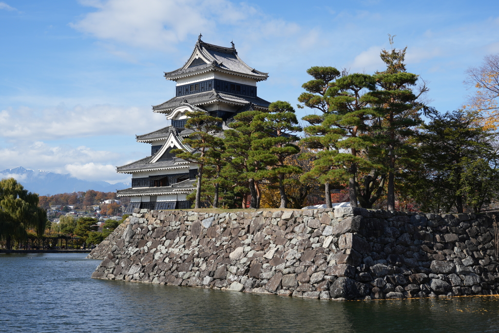 秋の松本城