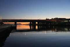 夕暮れの港