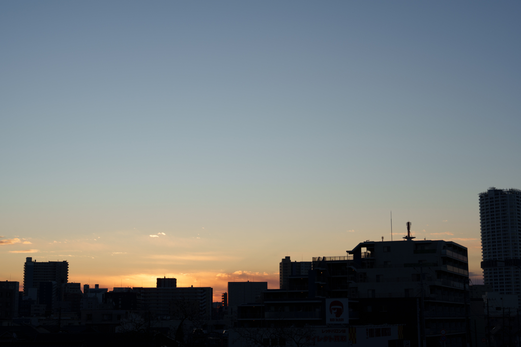 街中の日の出