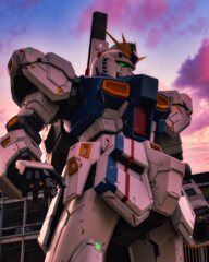 夕暮れにガンダム