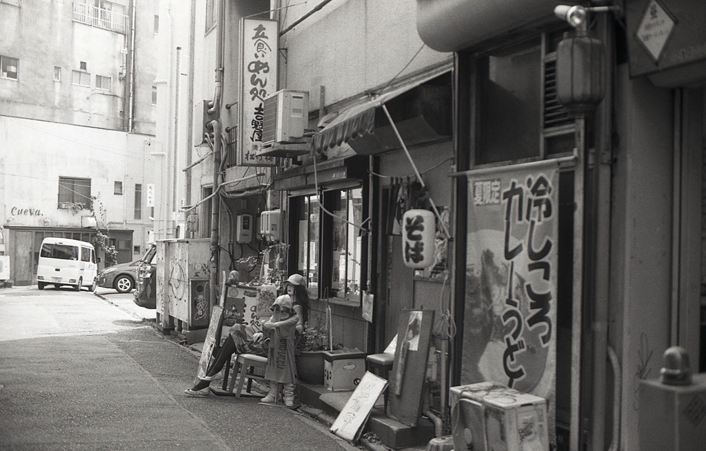 マネキンの横路地