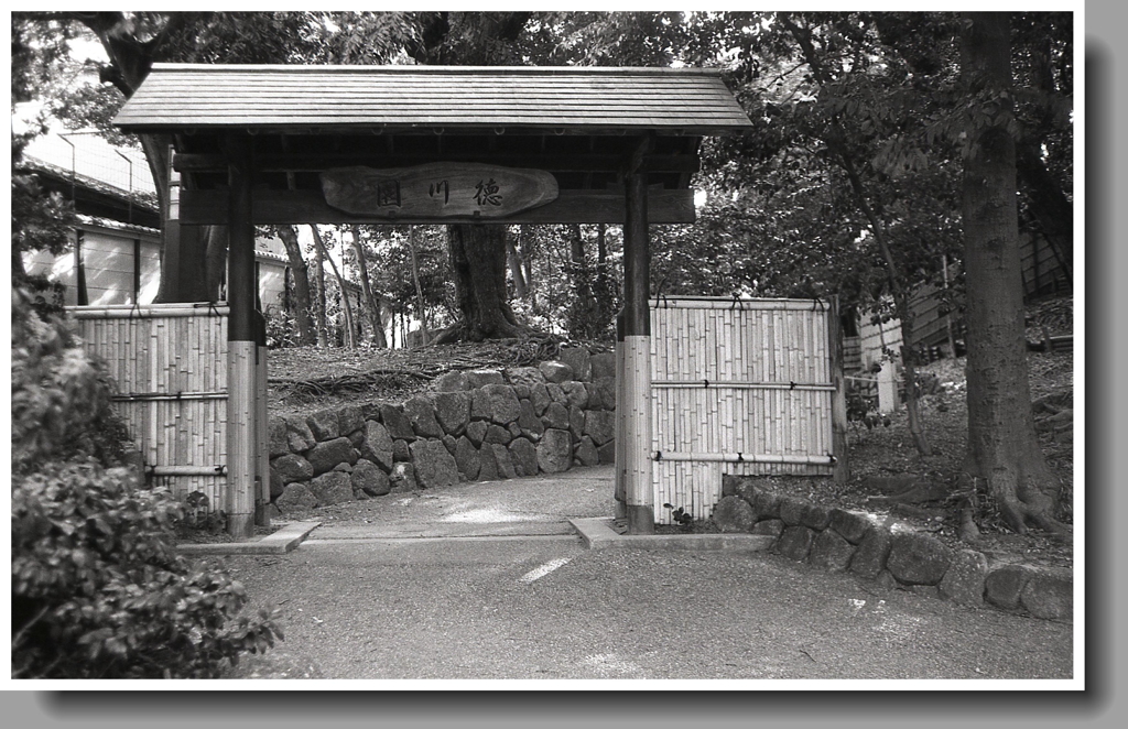 徳川園北口門をくぐり…