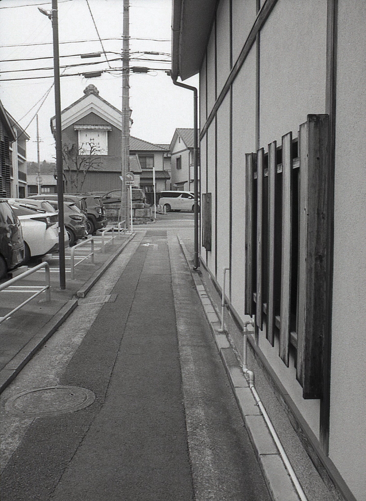 時間つぶしに多治見の路地