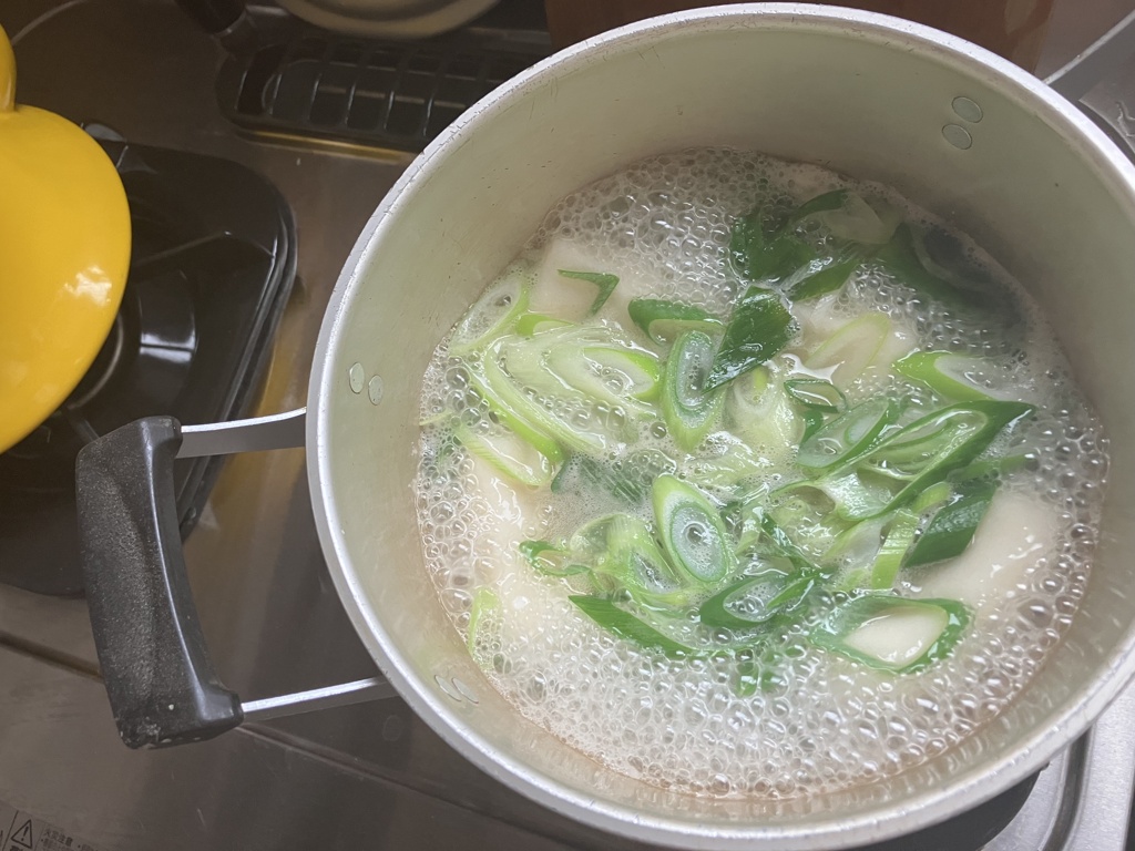 ふっ、いつものネギ餅雑煮ですよ。