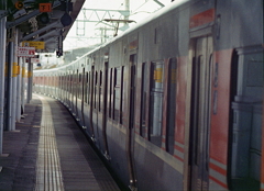 曲る車両