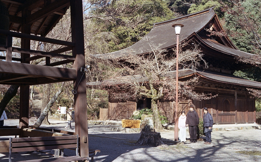鐘楼脇から定光寺本堂