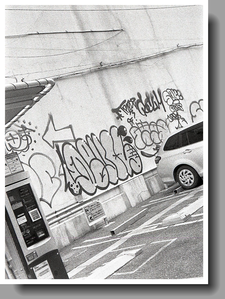 ビル側面のラックガキ！