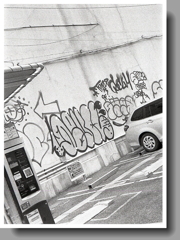 ビル側面のラックガキ！