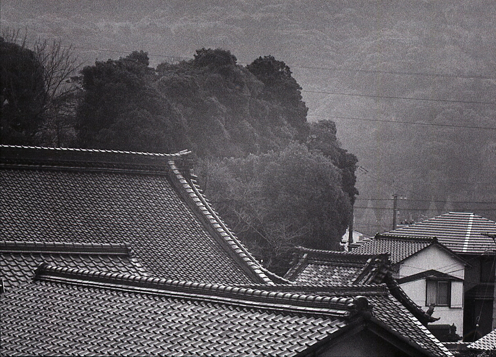 坂の瓦風景