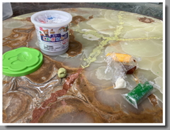 百均カラー粘土で補修