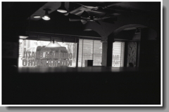 さて、どこに座ろうか…