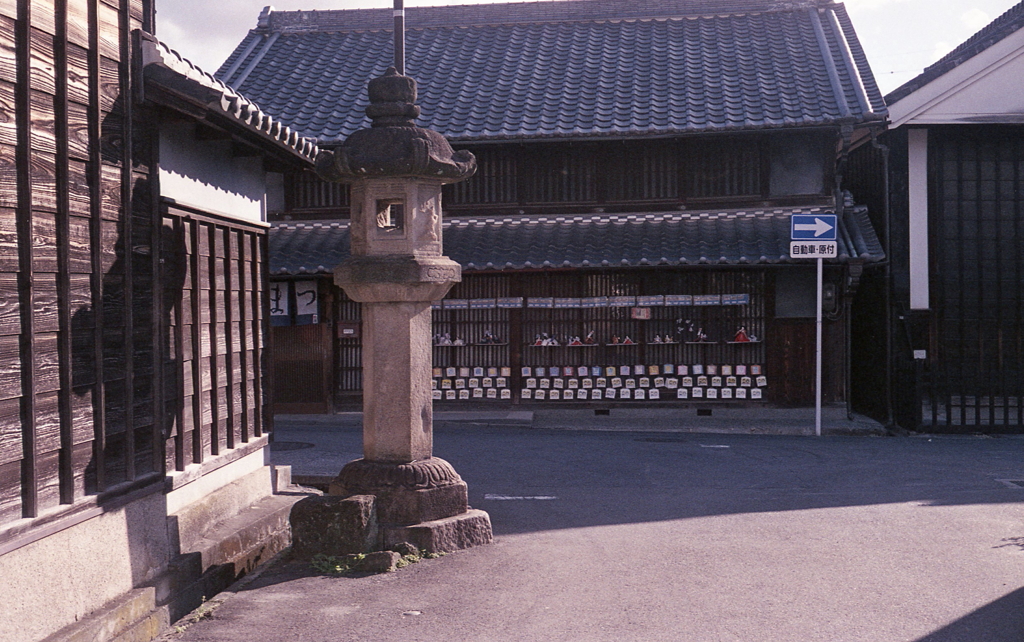 有松街道角の石灯篭
