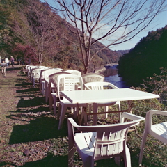 廃線のみちに白テーブル