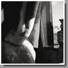 朝日のあたるカーテン＆セーター