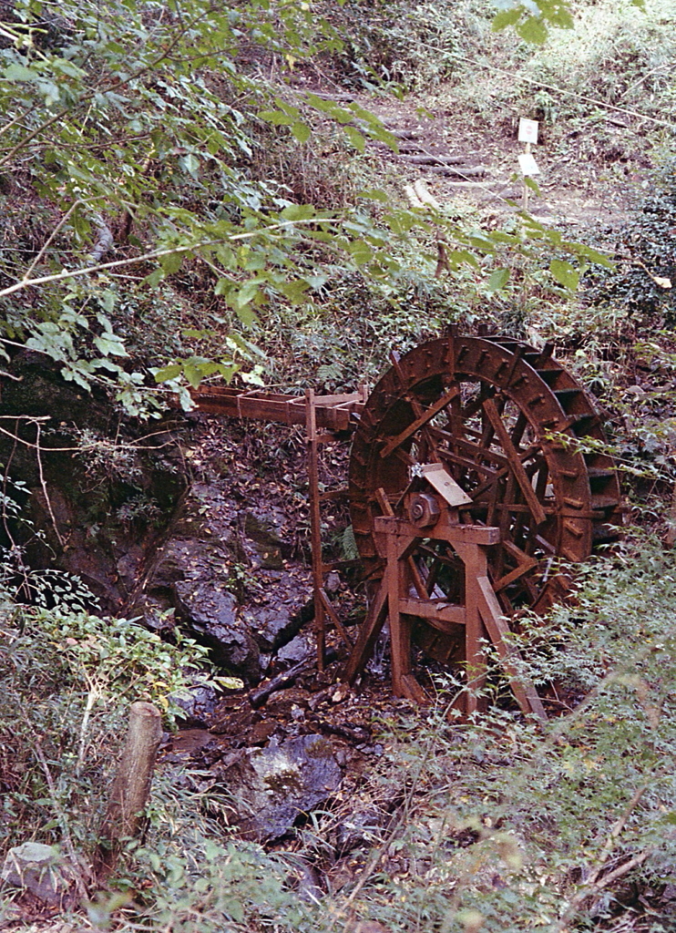 小川の水車