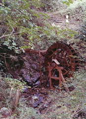 小川の水車