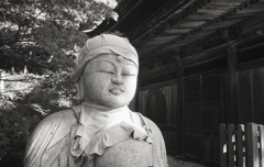 本堂横の石仏