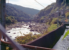 玉野川と城嶺橋風景