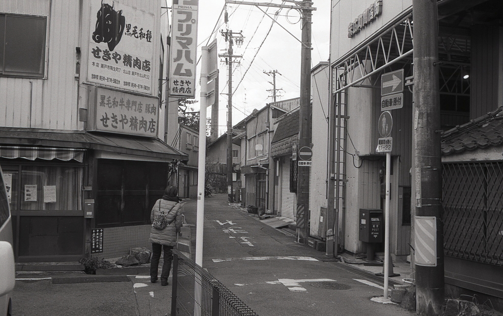 右は末広町商店街