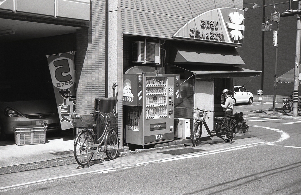 窮屈そうなキングおじさん（笑