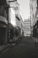 ランチタイムの横路地