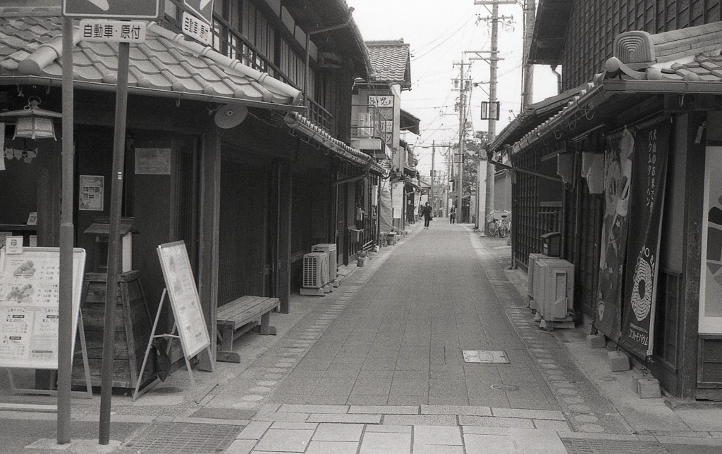 旧街道の路地風景