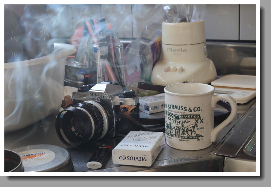 カメラと煙草と珈琲と…～人生にお勧めしない三点