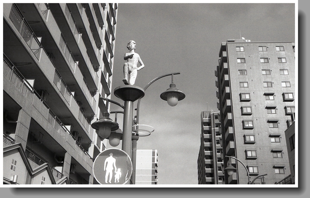 あんただれ？と指さされる像