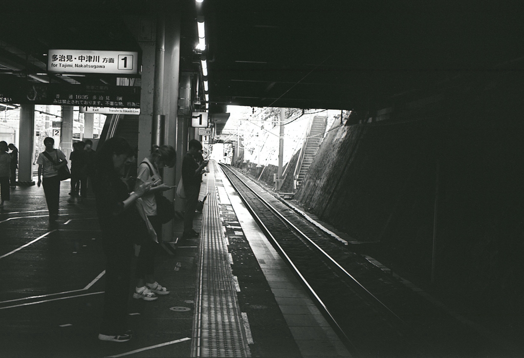 JR金山駅ホーム