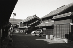 重厚な街道の建物