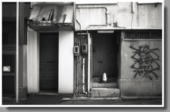 40年前は昼サロ「アゲイン」の入口だった。