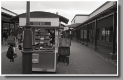 露天のレザーショップ