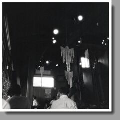 ゴーストと語らう店内