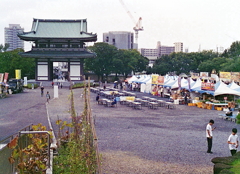 本堂から見えるテント群
