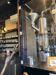 焙煎機のある珈琲店