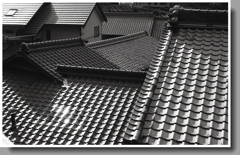 折り重なる瓦葺