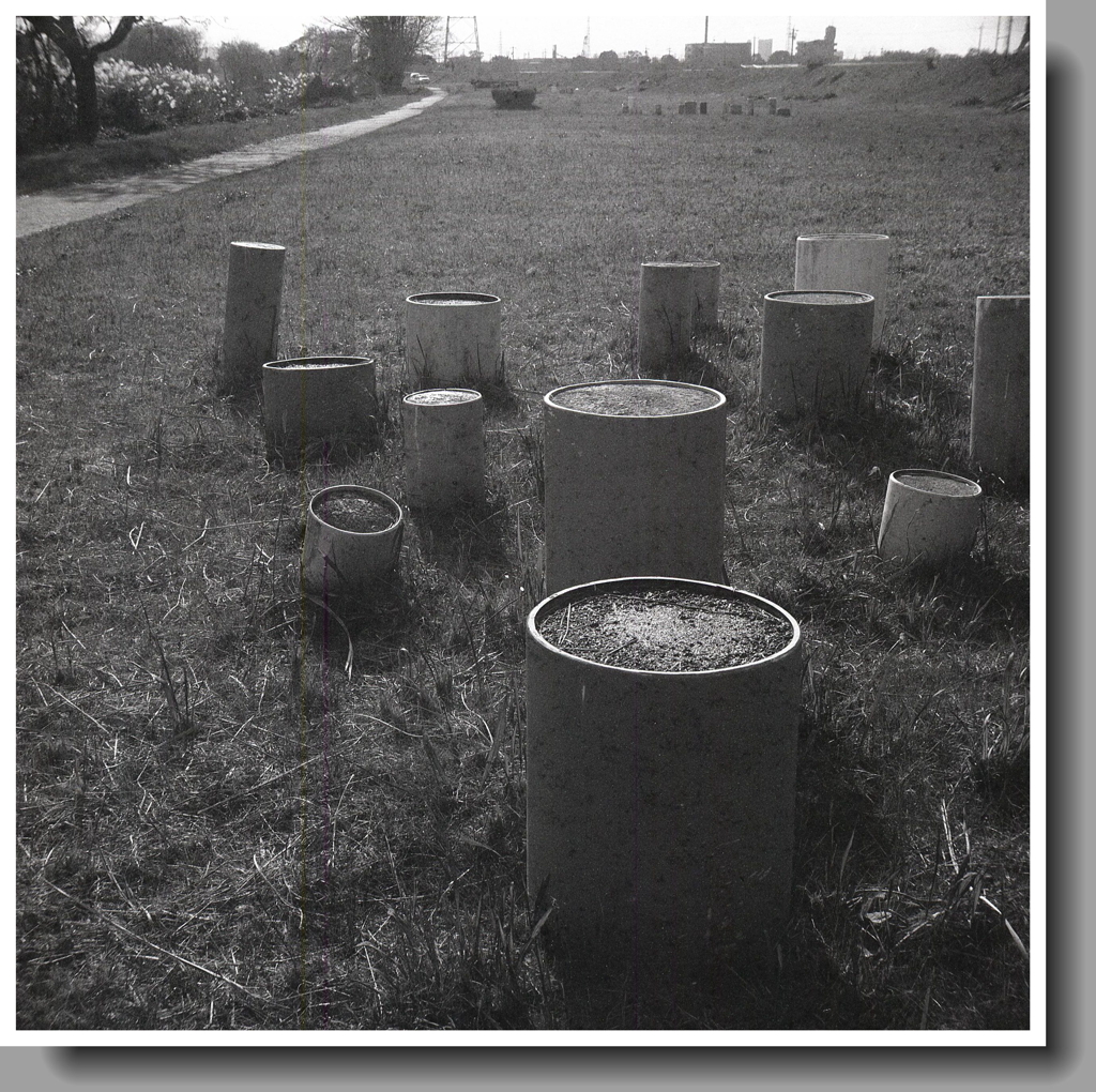 河畔の昭和な遊具