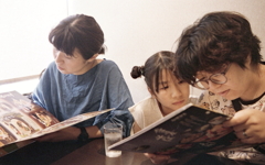 女三人寄ればかしましい