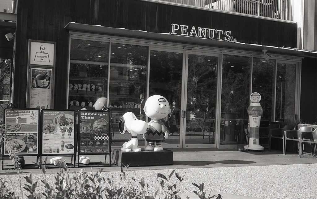 PEANUTS cafe