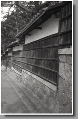 変わらぬ坂道の塀