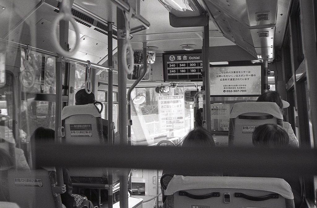 中津川駅へのバス車内