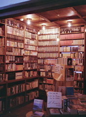 同じフロアーの古本店