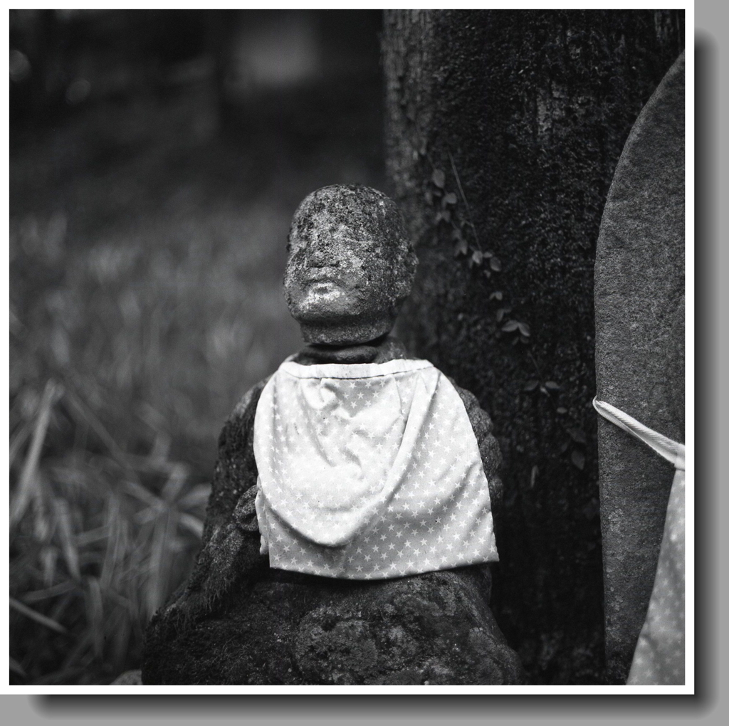 首斬られ何を思うか石仏