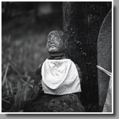 首斬られ何を思うか石仏