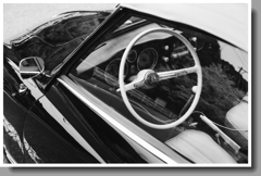 モノトーンな白いハンドル