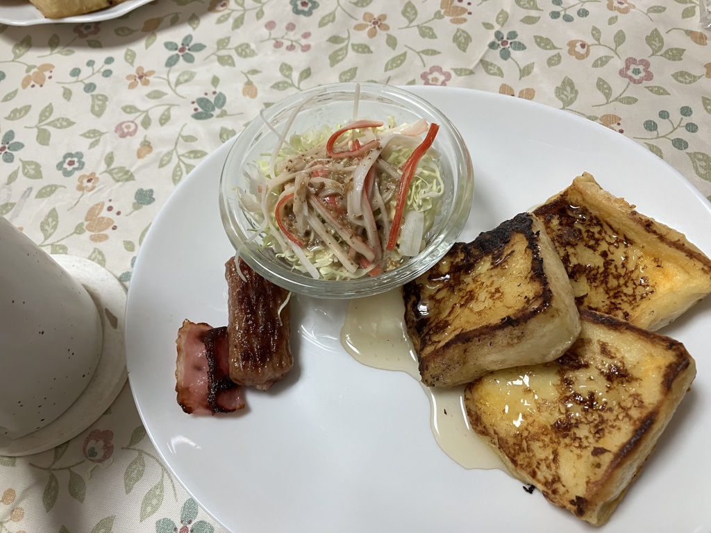 今日のモーニングはフレンチトースト